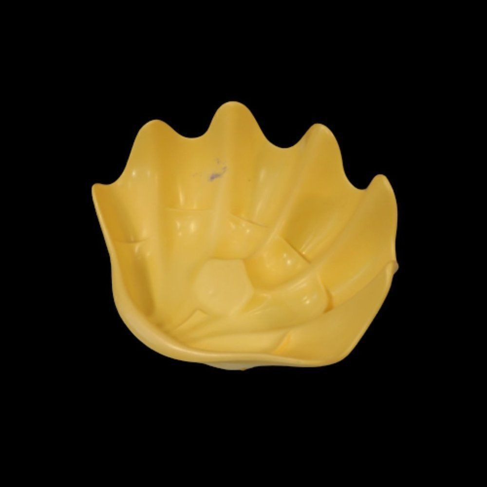 Vintage  MCM Hard Plastic Decorative Clam Shell Bowl Serving Or Display 8.5 x 7